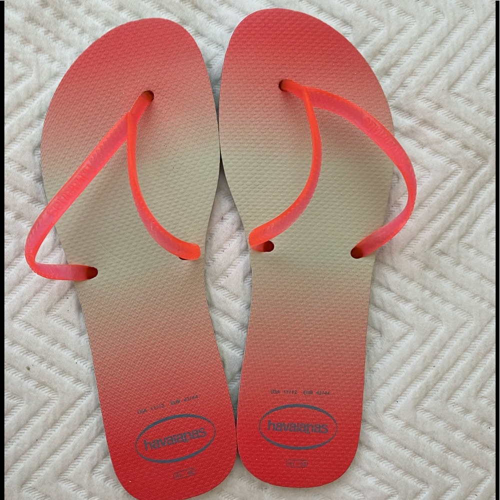 NWT Havaianas pink ombré flip flops